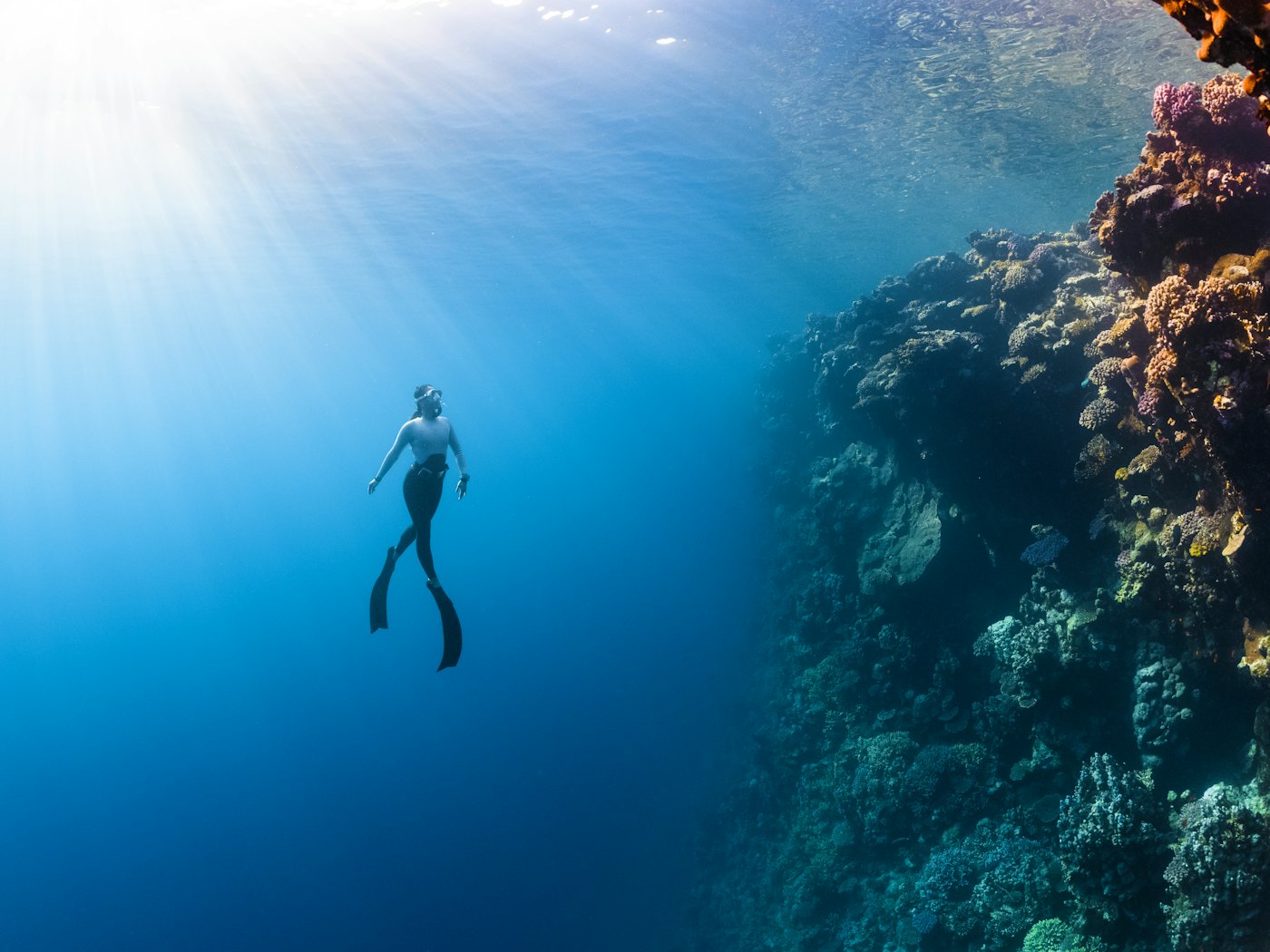 Turquoise Zanzibar water for a helmet deep-sea walk