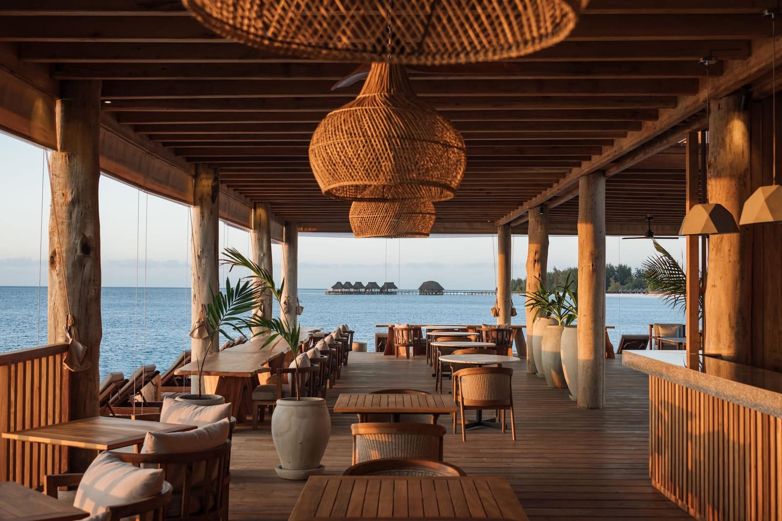 Restaurants/Bar — JAZ Elite Aurora