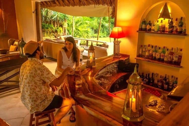 Restaurants/Bar — Tawi Lodge