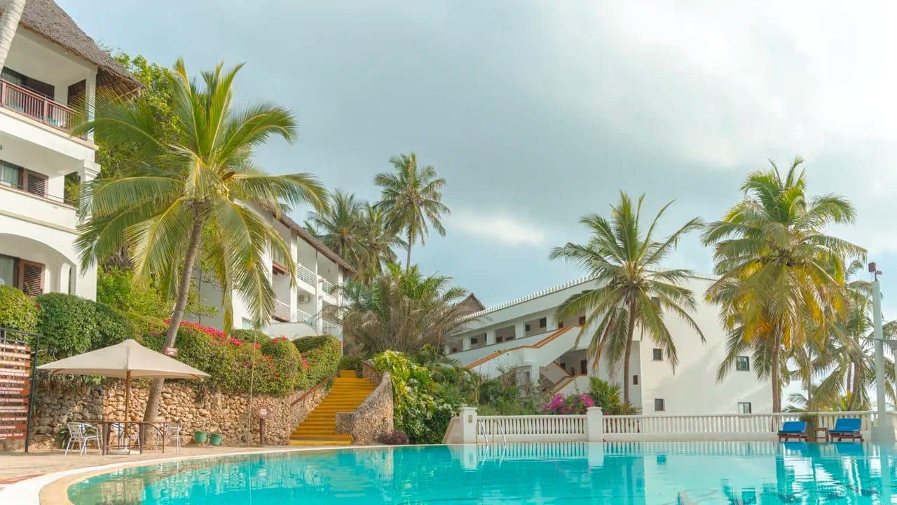 Pool — Voyager Beach Resort